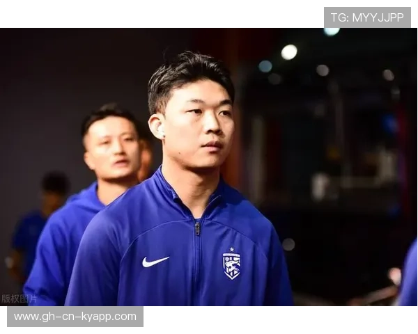 成都蓉城严鼎皓中路直塞，锋线破门——速度、信任与城市呐喊